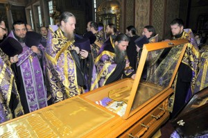 Oбретены мощи священномученика Никодима, епископа Белгородского