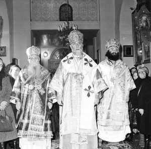 Католикос-Патриарх всея Грузии Илия II в сослужении митрополита Зиновия