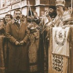 Патриарх Тихон служит молебен у Никольских ворот, Москва, 1918