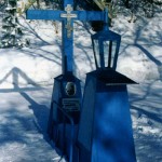 Могилка святого Иоанна. Сейчас его святые мощи находятся неподалёку от этого святого места в Успенском соборе Святогорской лавры