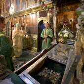 Патриарх Кирилл y мощей преподобного Сергия Радонежского