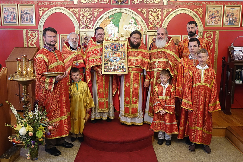 Храм свв. Новомучеников получил в дар икону своих Небесных покровителей